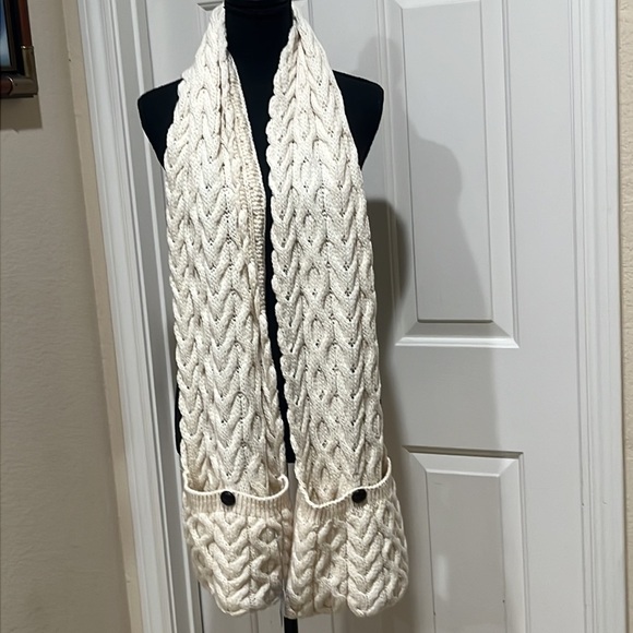 ARAN WOOLEN MILLS BEIGE POCKET SCARF! - Picture 2 of 8